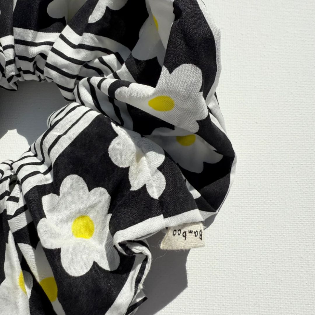 Black Daisy Scrunchie - Large