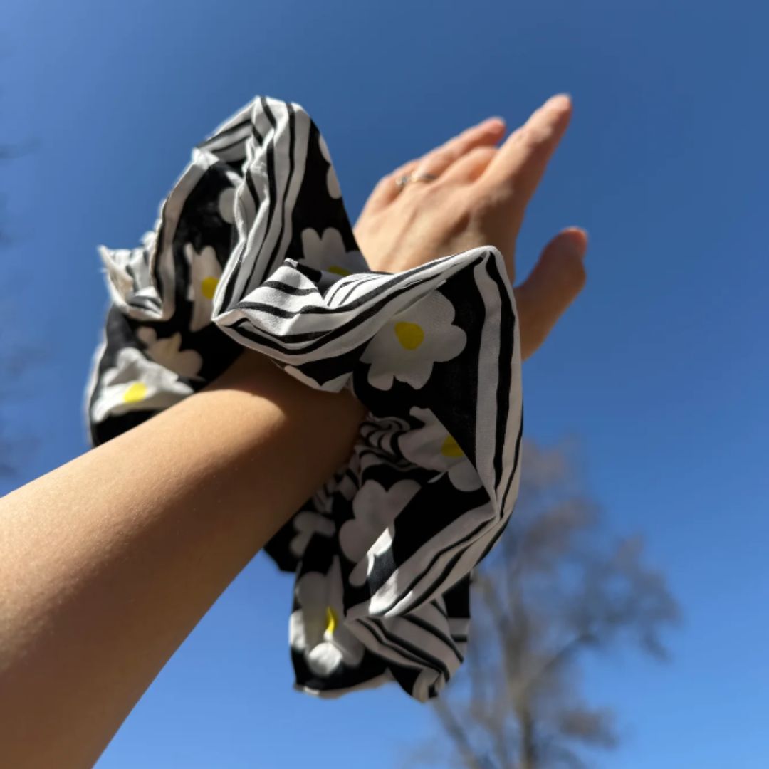 Black Daisy Scrunchie - Large
